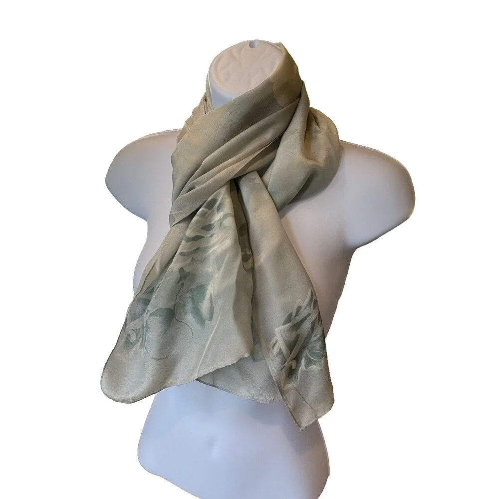Liz Claiborne Scarf Silk Printed Floral Rose Design 17x 56